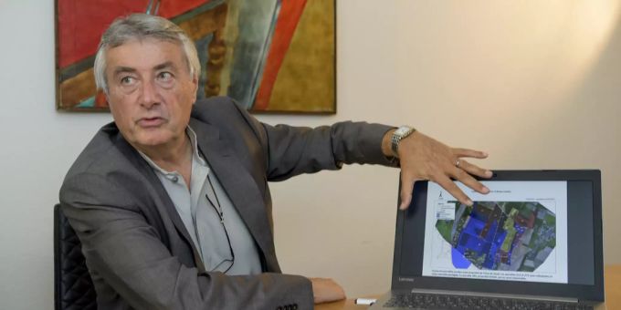 Der Whistleblower und ehemalige Chefredakteur von 24heures, Fabien Dunand, spricht während eines Pressegesprächs über die Deponie Bioley-Orjulaz der Orllati-Gruppe nach den Enthüllungen der Zeitung Le Temps über den Immobilienentwickler Bernard Nicod am Mittwoch, 15. November 2017 in Lausanne. dunand