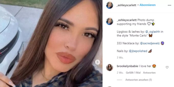 Die Amerikanerin Ashley Estrada mit ihrem Auto im Hintergrund. Sie besitzt, laut eigenen Angaben, kein Airtag von Apple. Apple