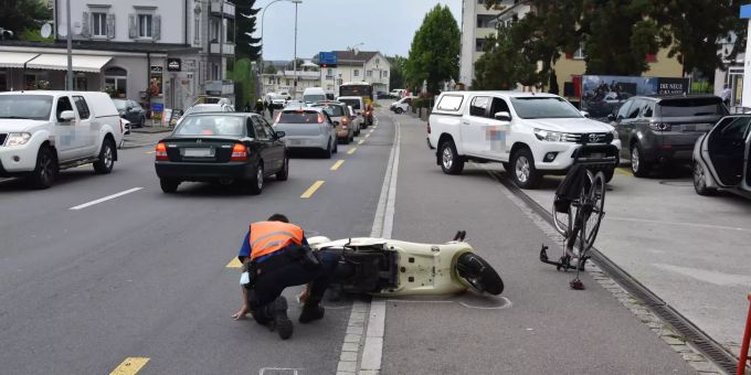Ein 58-jähriger Velofahrer wurde unbestimmt verletzt. Kantonspolizei St. Gallen