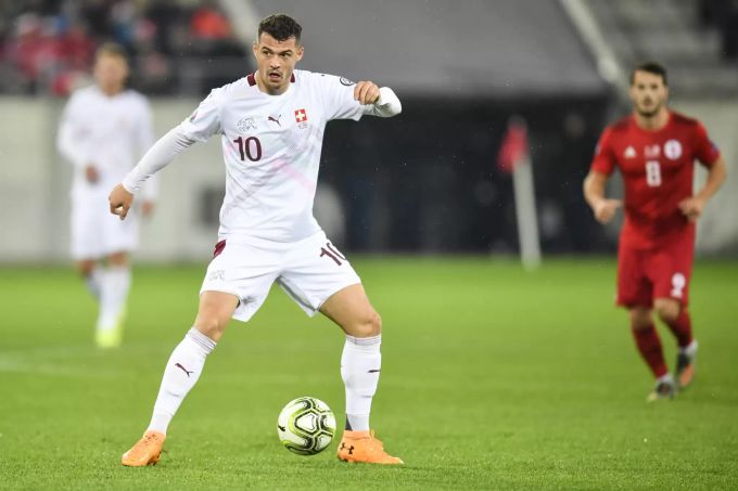 Granit Xhaka verpasste schon die WM-Quali-Spiele gegen Italien und Nordirland – fehlt er auch bei den nächsten Nati-Einsätzen? Granit Xhaka Schweizer Nati
