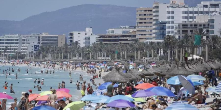 Ganz Spanien samt den Belearen gilt wieder als Corona-Risikogebiet. Die Mehrheit der Deutschen hält es für nicht vetrtretbar in einer solchen Region Urlaub zu machen. Foto: Clara Margais/dpa