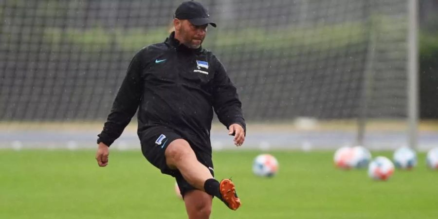 Hertha-Trainer Pal Dardai sah ein Remis seiner Mannschaft gegen St. Pauli. Foto: Soeren Stache/dpa-Zentralbild/dpa