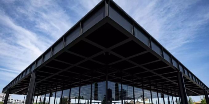 Die Neue Nationalgalerie in Berlin öffnet wieder ihre Türen für Besucher. Foto: Fabian Sommer/dpa Die Neue Nationalgalerie in Berlin öffnet wieder ihre Türen für Besucher. Foto: Fabian Sommer/dpa