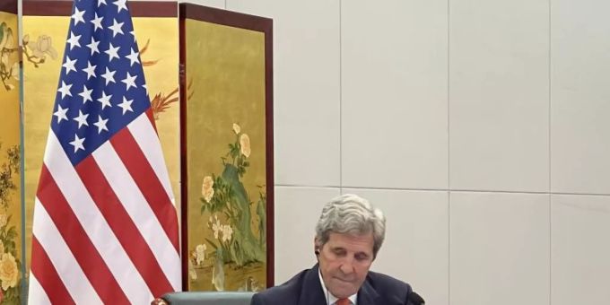 John Kerry, Sonderbeauftragter des US-Präsidenten für Klimafragen, ist nach China gereist. Foto: -/U.S. Department of State/dpa John Kerry, Sonderbeauftragter des US-Präsidenten für Klimafragen, ist nach China gereist. Foto: -/U.S. Department of State/dpa