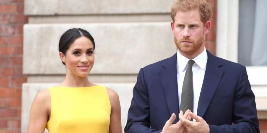 Prinz Harry von Grossbritannien und seine Frau Herzogin Meghan während eines Empfangs. Foto: Yui Mok/PA Wire/dpa