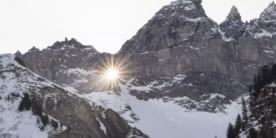 Das Martinsloch ob Elm (GL), durch das zwei Mal im Jahr die Sonne dringt, hat einem seltenen Moos den Namen gegeben (Archivbild).