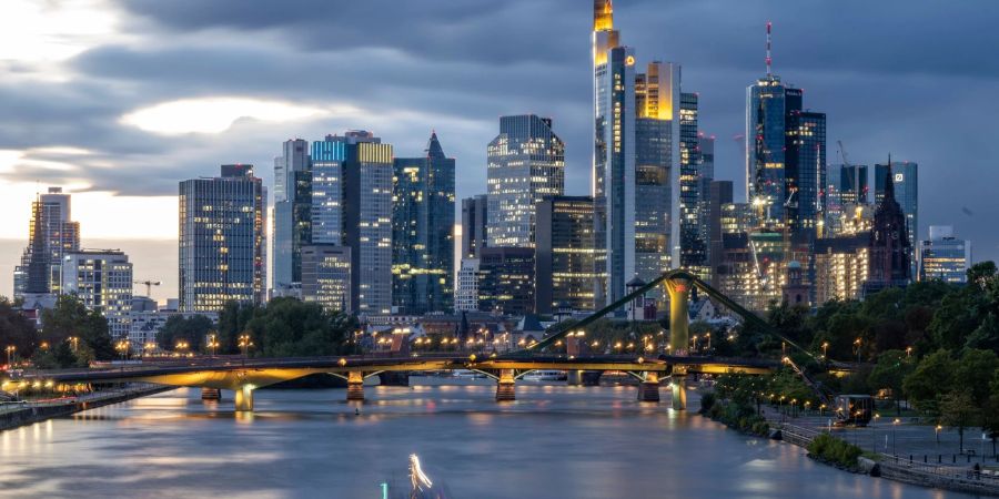 Banken-Skyline in Frankfurt am Main (Symbolbild). KfW-Chef Stefan Wintels sagt: «Wir sollten keine Finanzkrise herbeireden, die Resilienz ist enorm.»