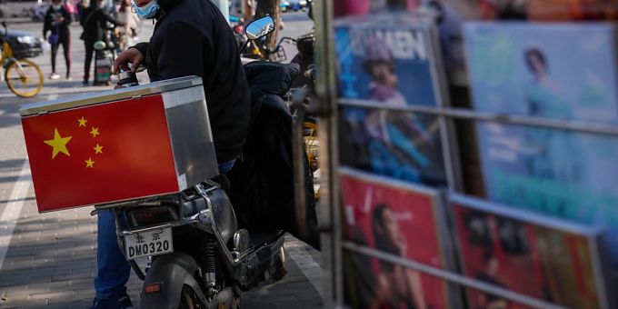 Chinas Exporte sind im Oktober unerwartet gesunken. Wie das Pekinger Statistikamt am Montag berichtete, gingen die Ausfuhren der zweitgrössten Volkswirtschaft im Vergleich zum Oktober des Vorjahres in US-Dollar gerechnet um 0,3 Prozent zurück. (Archivbild) Chinas Exporte sind im Oktober unerwartet gesunken. Wie das Pekinger Statistikamt am Montag berichtete, gingen die Ausfuhren der zweitgrössten Volkswirtschaft im Vergleich zum Oktober des Vorjahres in US-Dollar gerechnet um 0,3 Prozent zurück. (Archivbild)
