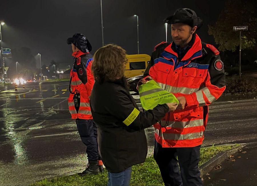 Reflektierenden Give-aways sollen für mehr Sicherheit sorgen