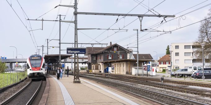 Der Bahnhof in Wangen bei Olten. Wangen liegt an der Bahnlinie Olten - Solothurn. Der Bahnhof in Wangen bei Olten. Wangen liegt an der Bahnlinie Olten - Solothurn.