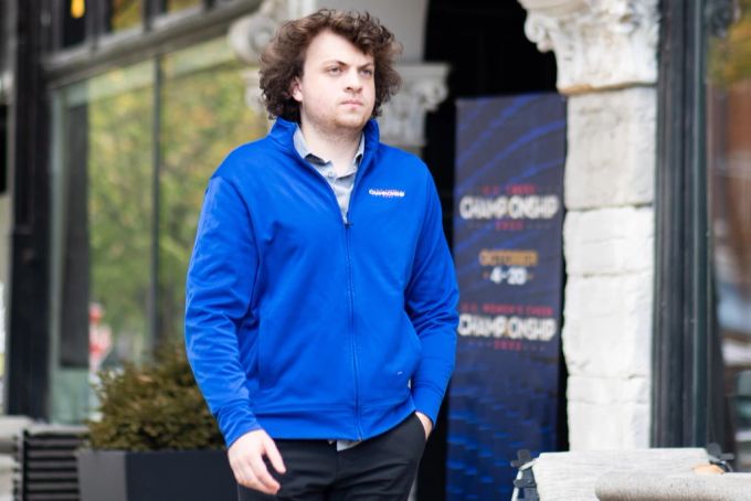 Hans Niemann auf dem Weg zu den US Championships im Schach. magnus carlsen