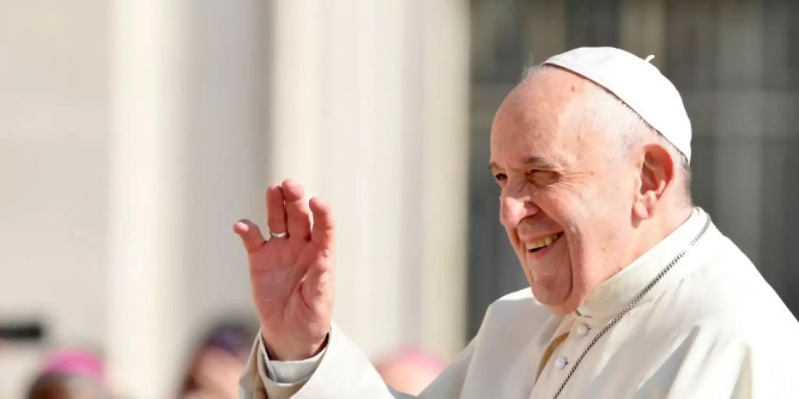 Papst Franziskus auf dem Petersplatz