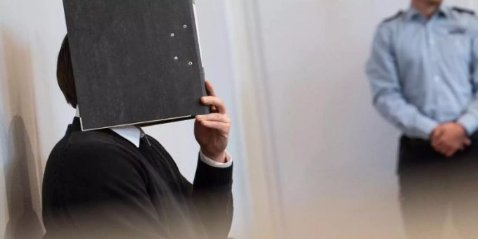 Der 31-jährige Angeklagte im Amtsgericht: Den einschlägig vorbestrafte Mann wurde zu drei Jahren und neun Monaten Haft verurteilt. Foto: Marius Becker Der 31-jährige Angeklagte im Amtsgericht: Den einschlägig vorbestrafte Mann wurde zu drei Jahren und neun Monaten Haft verurteilt. Foto: Marius Becker