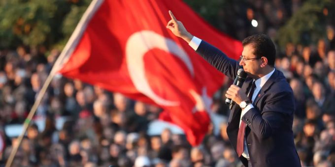 Der Bürgermeister von Istanbul, Ekrem Imamoglu, spricht nach Wahl Annullierung von Verrat. Ekrem Imamoglu