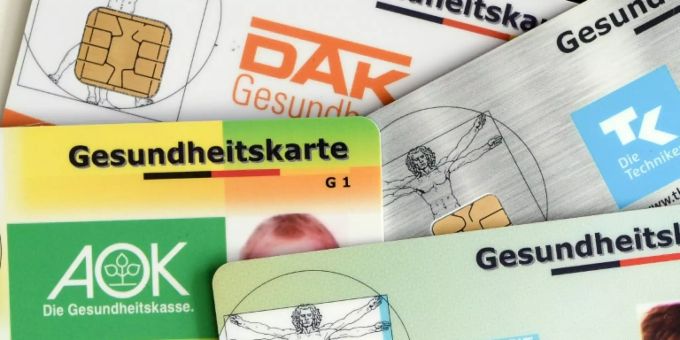 Chipkarten verschiedener Krankenkassen Medizinische Rehabilitation