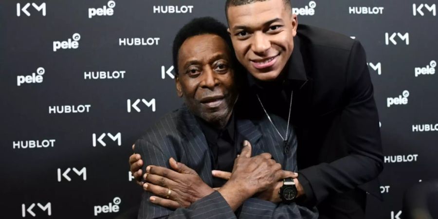 Weltmeister Pelé mit Weltmeister Mbappé