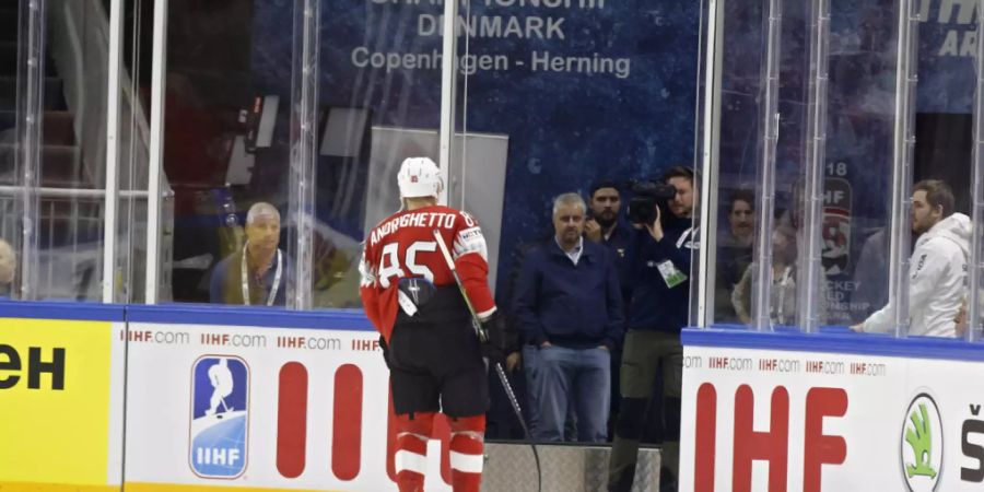 Andrighettos unrühmlicher Abgang gegen Österreich vor einem Jahr in Kopenhagen: vorzeitige Dusche nach einer Matchstrafe, anschliessend setzte es auch noch eine Spielsperre ab