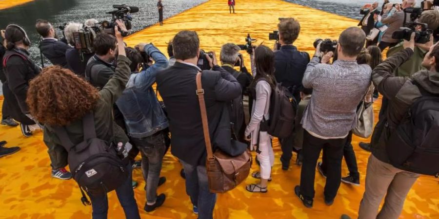 Das Projekt «Floating Piers» existierte 16 Tage, in der Zeit kamen rund 1,2 Million Besucher. Foto: Alamodefilm