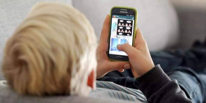 Wer das Handy wenig nutzt, kommt jährlich mit weniger als 100 Franken aus. Handy