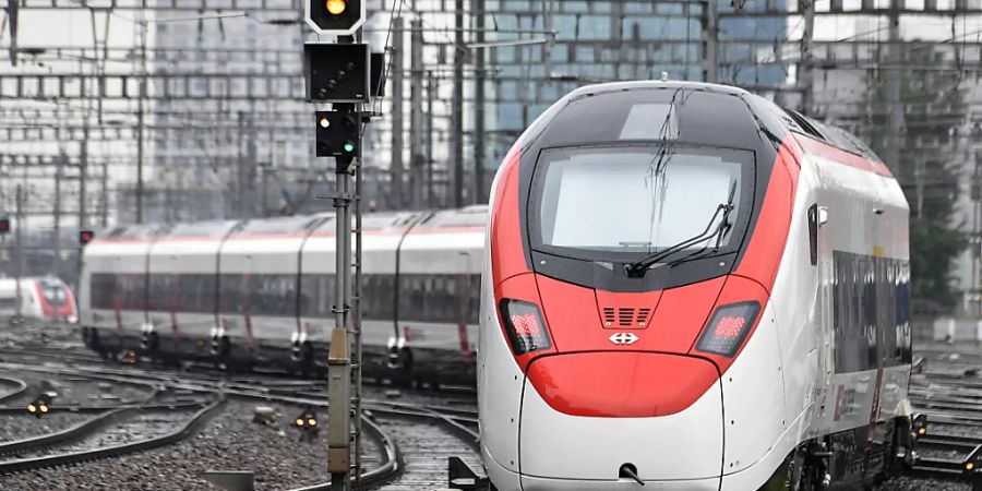 Stadler Rail könnte einen grösseren Auftrag aus Berlin erhalten. Im Bild: Stadler Gotthardzug Giruno. (Archivbild)