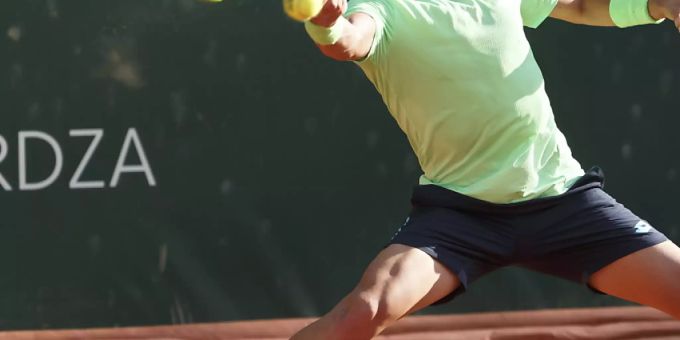 Erfolgreich gestreckt: Der Bosnier Damir Dzumhur trifft beim Geneva Open am Mittwoch auf Stan Wawrinka Erfolgreich gestreckt: Der Bosnier Damir Dzumhur trifft beim Geneva Open am Mittwoch auf Stan Wawrinka