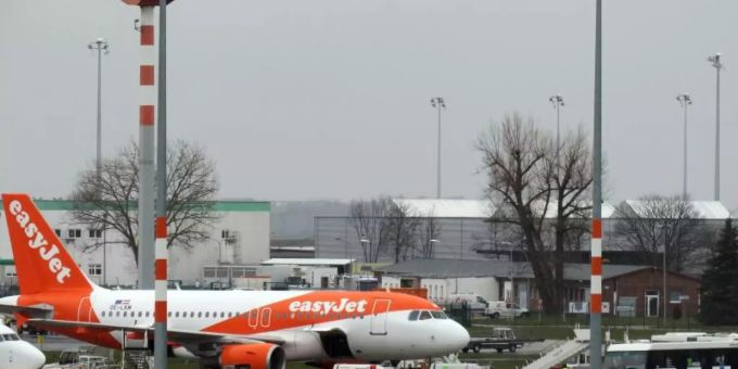 Der Billigflieger Easyjet blickt verhalten auf die zweite Hälfte des Geschäftsjahres. Foto: Soeren Stache Der Billigflieger Easyjet blickt verhalten auf die zweite Hälfte des Geschäftsjahres. Foto: Soeren Stache