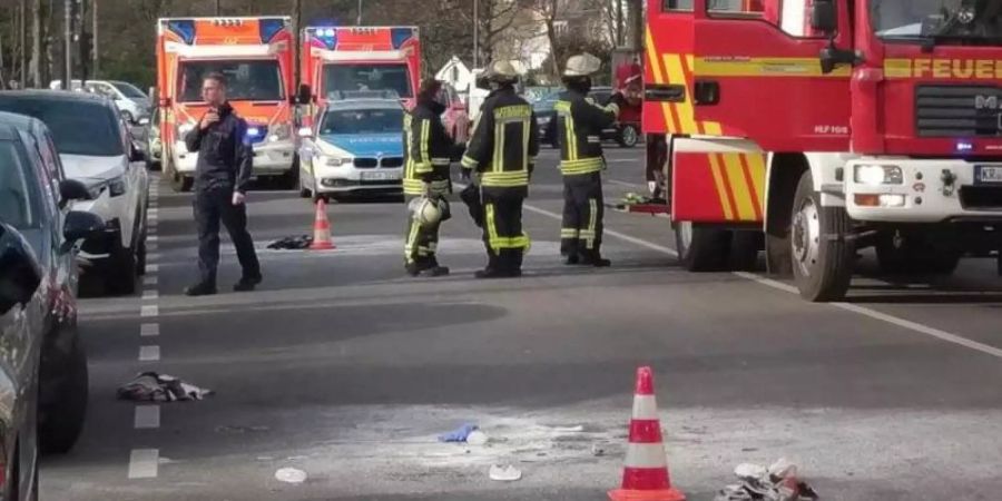 Vor dem Gebäude des Krefelder Amts- und Landgerichtes hat sich ein Mann selbst angezündet. Foto: Andreas Drabben/samla.de