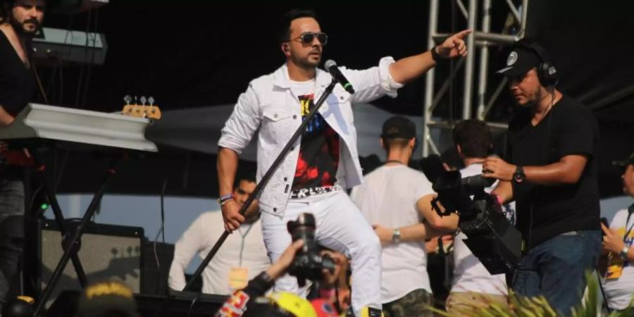 Luis Fonsi beim Benefizkonzert «Venezuela Aid Live» auf der kolumbianischen Seite der Grenzbrücke Tienditas. Foto: Rafael Hernandez
