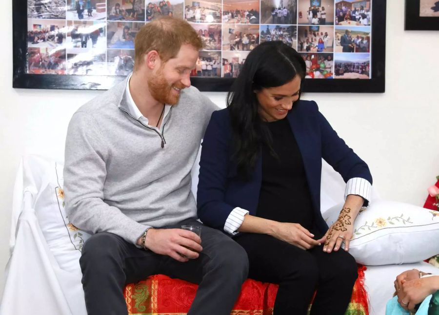 Meghan gönnte sich ein Henna-Tattoo.