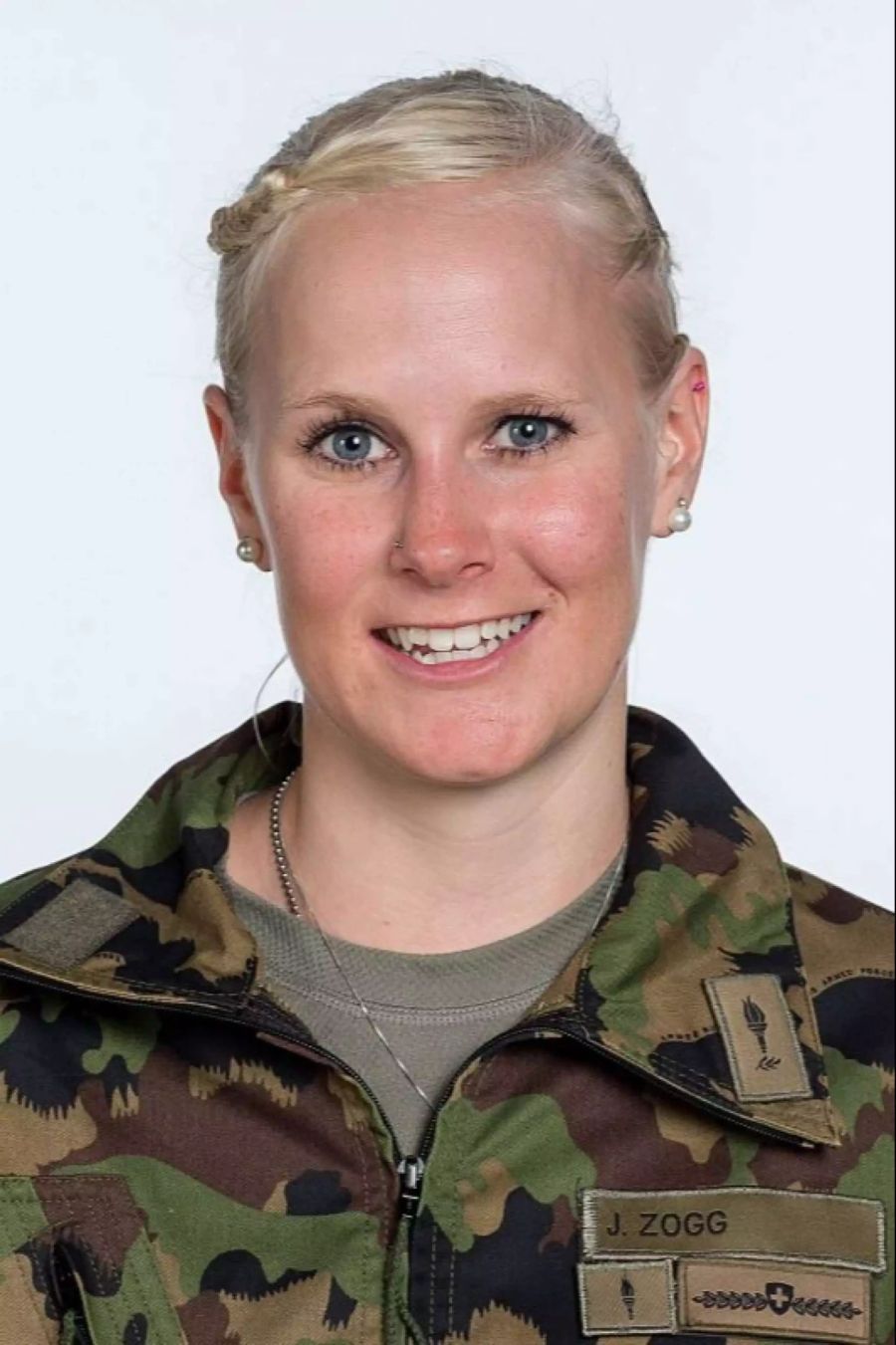 Ist bis zu den Olympischen Winterspielen in Peking 2022 fest als Zeitmilitär-Spitzensportlerin angestellt: Julie Zogg (Snowboard alpin).