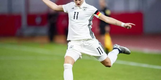 Wird gegen Frankreich fehlen: Alexandra Popp. Foto: Robert Michael Wird gegen Frankreich fehlen: Alexandra Popp. Foto: Robert Michael