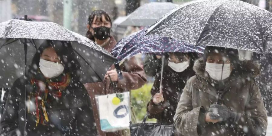 Starker Schneefall in Tokio. Foto: Koji Sasahara/AP/dpa