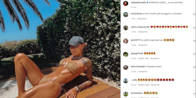 Während Zverev auf dem Tennisplatz schwitzt, entspannt Sophia am Pool. Sophia Thomalla