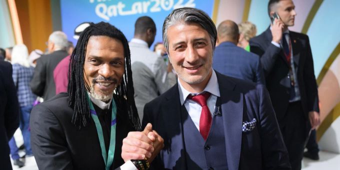 Murat Yakin, Trainer der Schweizer Nati, mit dem kamerunischen Nationaltrainer Rigobert Song. Schweizer Nati