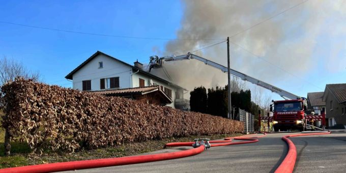 Brand in Doppel-Einfamilienhaus einer 80-jährigen Frau.