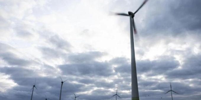 Das stürmische Wetter der vergangenen Wochen hat im Februar für einen Windstrom-Rekord gesorgt. Foto: Christophe Gateau/dpa Das stürmische Wetter der vergangenen Wochen hat im Februar für einen Windstrom-Rekord gesorgt. Foto: Christophe Gateau/dpa