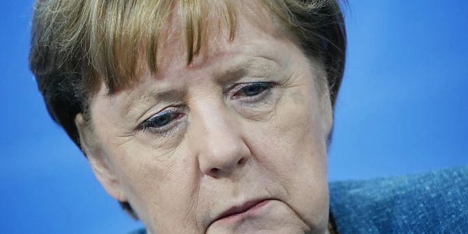 ARCHIV - Die ehemalige deutsche Bundeskanzlerin Angela Merkel (CDU) hat den russischen Angriff auf die Ukraine verurteilt und sich hinter die Bemühungen ihres SPD-Nachfolgers Scholz gestellt, Präsident Wladimir Putin zu stoppen. Foto: Michael Kappeler/dpa-pool/dpa ARCHIV - Die ehemalige deutsche Bundeskanzlerin Angela Merkel (CDU) hat den russischen Angriff auf die Ukraine verurteilt und sich hinter die Bemühungen ihres SPD-Nachfolgers Scholz gestellt, Präsident Wladimir Putin zu stoppen. Foto: Michael Kappeler/dpa-pool/dpa