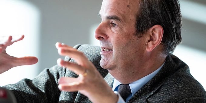 Gerhard Pfister, Parteipräsident und Nationalrat der Mitte, fordert, dass die Rolle der SRG neu definiert werden muss. Die SRG und ihr Auftrag stammten aus einem vordigitalen Zeitalter. (Archivbild) Gerhard Pfister, Parteipräsident und Nationalrat der Mitte, fordert, dass die Rolle der SRG neu definiert werden muss. Die SRG und ihr Auftrag stammten aus einem vordigitalen Zeitalter. (Archivbild)