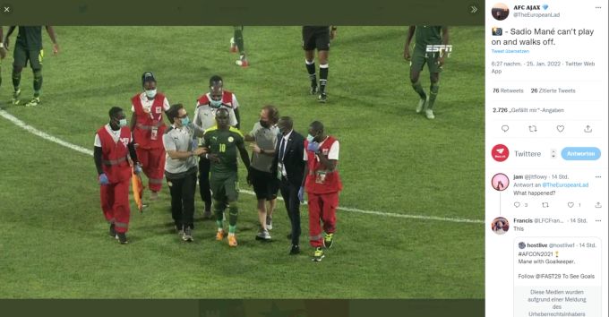 Sadio Mané musste einige Zeit auf dem Spielfeld behandelt werden. Sadio Mane