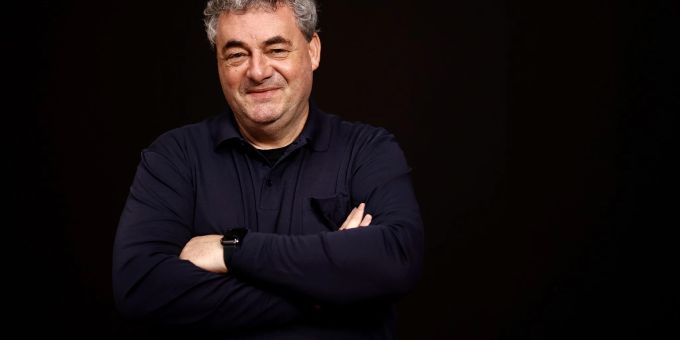 Gerd Nefzer ist ein deutscher Spezialeffekte-Künstler. Gerd Nefzer ist ein deutscher Spezialeffekte-Künstler.