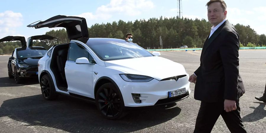 Der Elektroautopionier Tesla hat im dritten Quartal 2020 einen rekordhohen Umsatz erzielt. In deutschen Bundesland Brandenburg baut der US-Konzern eine neue Fabrik. (Archivbild)