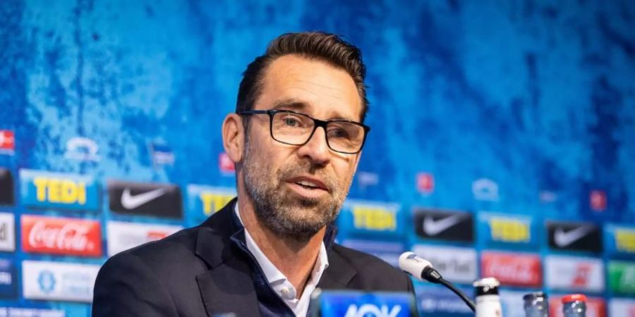 Michael Preetz, Geschäftsführer Bereiche Sport, Kommunikation/Medien von Hertha BSC, spricht auf dem Podium. Foto: Jan-Philipp Burmann/Hertha BSC via City-Press GmbH/dpa