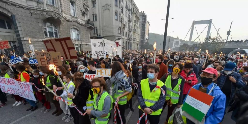 Demonstrationen An Jahrestag Von Ungarns Volksaufstand Gegen Orban