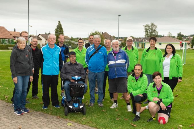 Gruppenbild mit OK, Ehrenmitgliedern und Sponsoren.