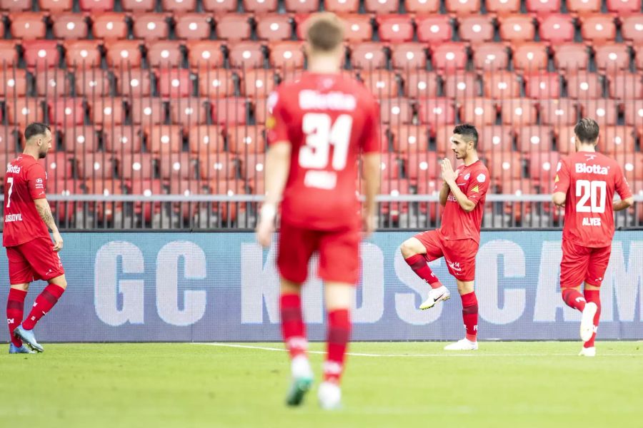 Anas Mahamid (2.v.r) bejubelt seinen Führungstreffer gegen die Grasshoppers.