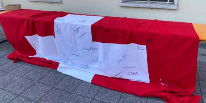 Die Fahne zählte am Ende ganze 223 Unterschriften. Wangen bei Olten