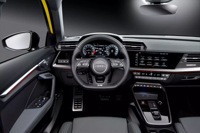 Das Cockpit des Audi S3 verströmt ein bisschen Lamborghini-Dramatik 2020 Audi S3 Sportback