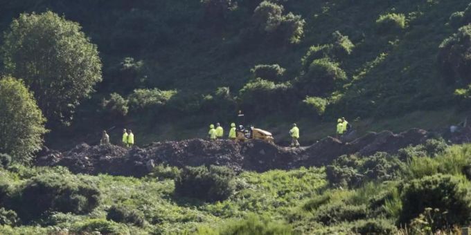 Einsatzkräfte arbeiten an der Unfallstelle nahe Stonehaven. Foto: Ian Rutherford/PA Wire/dpa Einsatzkräfte arbeiten an der Unfallstelle nahe Stonehaven. Foto: Ian Rutherford/PA Wire/dpa