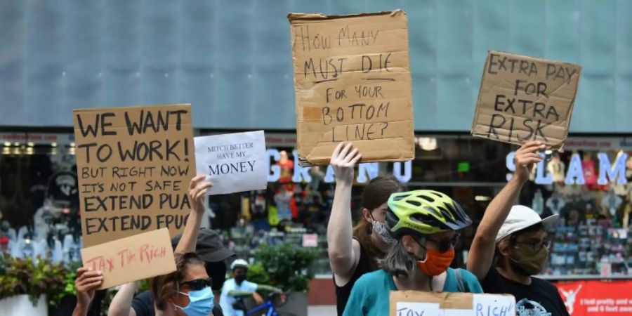 Demonstration für neue Wirtschaftshilfen in New York