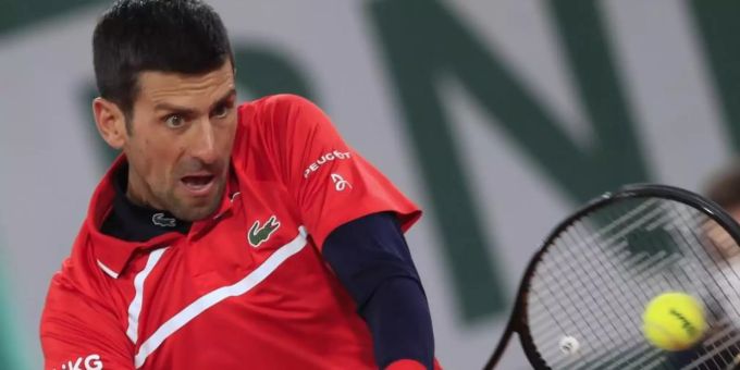 Der Weltranglisten-Erste Novak Djokovic hat sich im French Open-Achtelfinale gegen den Russen Karen Chatschanow mit 6:4, 6:3 und 6:3 durchgesetzt. Foto: Michel Euler/AP/dpa